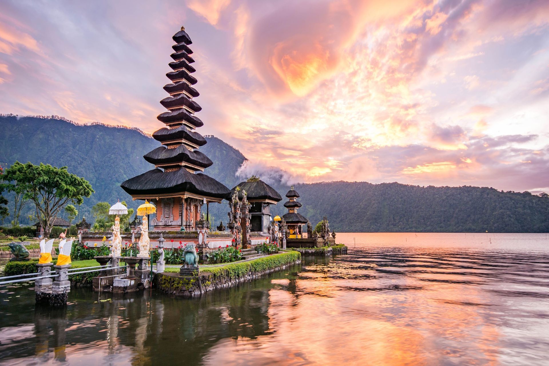 bayside temple and gardens at dusk