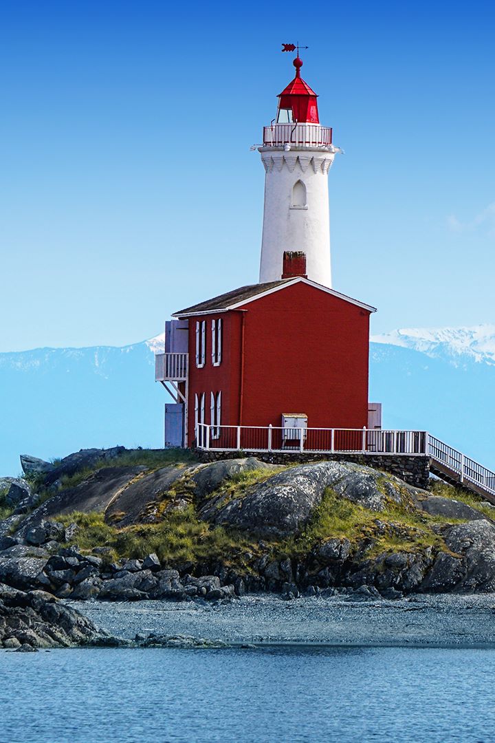 red and white lighthouse